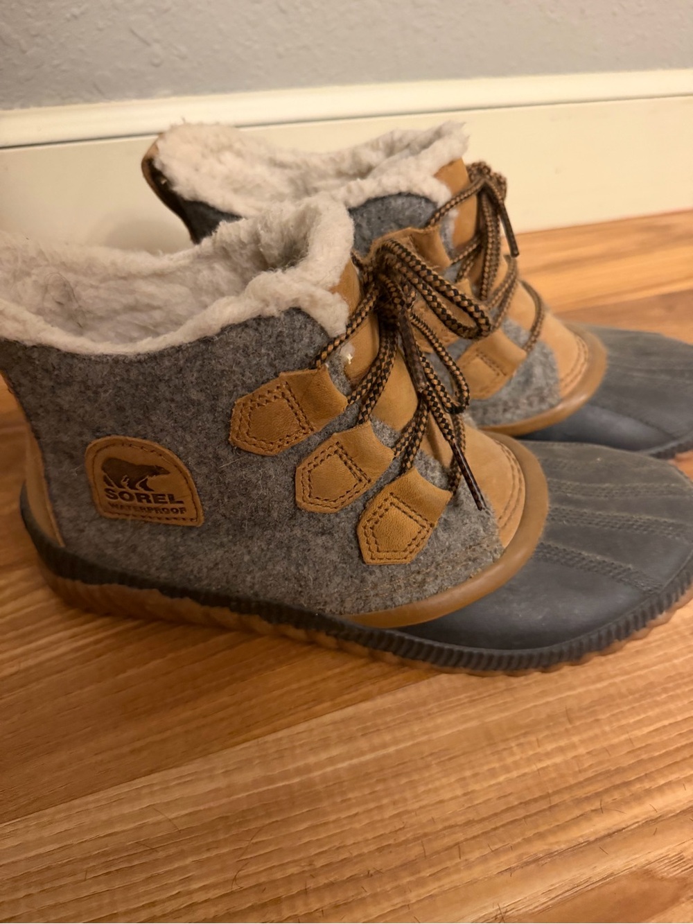 Sorel women’s lace up boots